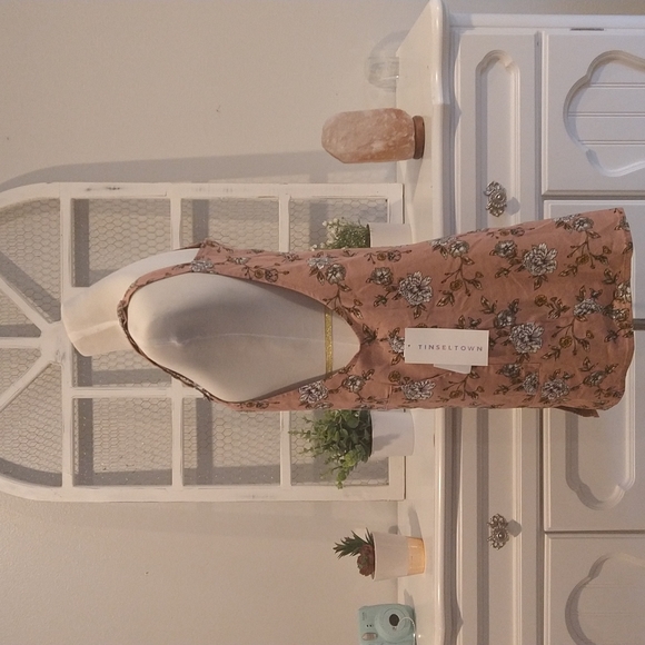 Tinseltown Juniors' Blush Floral Skirtall - Picture 2 of 6